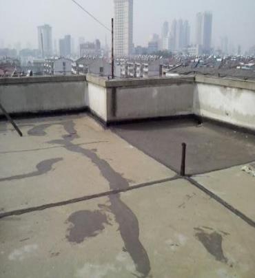 沙坪坝漏水维修 楼顶漏水是什么原因，楼顶漏水维修方法是什么?